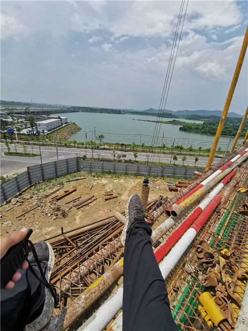 渝北区作业中发生设备损坏或人员意外，责任怎么划分？